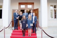 Dyrektor Teatru Miejskiego w Lesznie B. Baraniak, kierownik artystyczna B. Kawka, prezydent Ł. Borowiak , reżyser A. Dietzius oraz aktorzy. (photo)