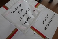 Weryfikacja głosów odbywa się w sali sesyjnej Urzędu Miasta Leszna (photo)
