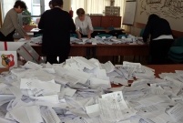 Weryfikacja głosów odbywa się w sali sesyjnej Urzędu Miasta Leszna (photo)