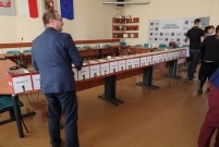 Weryfikacja głosów odbywa się w sali sesyjnej Urzędu Miasta Leszna (photo)
