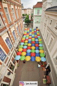 Parasolki nad ulicą Bracką (photo)