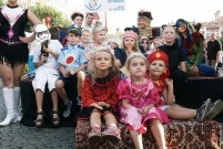 Pamiątkowe zdjęcie z królewską parą (photo)