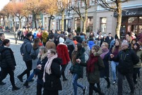 Poloneza na leszczyńskim Rynku zatańczyli maturzyści trzech leszczyńskich szkół (photo)