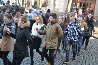 Poloneza na leszczyńskim Rynku zatańczyli maturzyści trzech leszczyńskich szkół (photo)