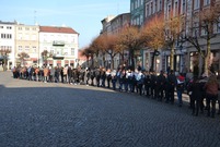 Poloneza na leszczyńskim Rynku zatańczyli maturzyści trzech leszczyńskich szkół (photo)
