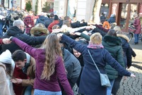 Poloneza na leszczyńskim Rynku zatańczyli maturzyści trzech leszczyńskich szkół (photo)