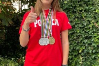 Maja Mielcarek z medalami (photo)
