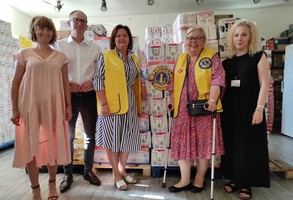 Katarzyna Plewka-Chyżyńska z Urzędu Miasta, prezydent Łukasz Borowiak, Jolanta Mikołajczak i Anna Werno